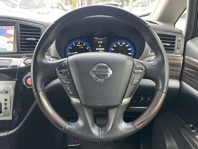 Nissan ELGRAND 2015-06 194317-13