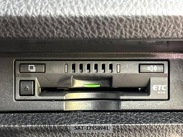 Toyota NOAH 2018-03 238810-4