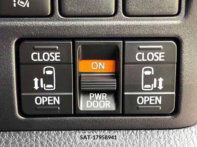 Toyota NOAH 2018-03 238810-3