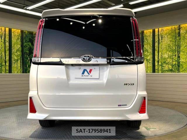 Toyota NOAH 2018-03 238810-16