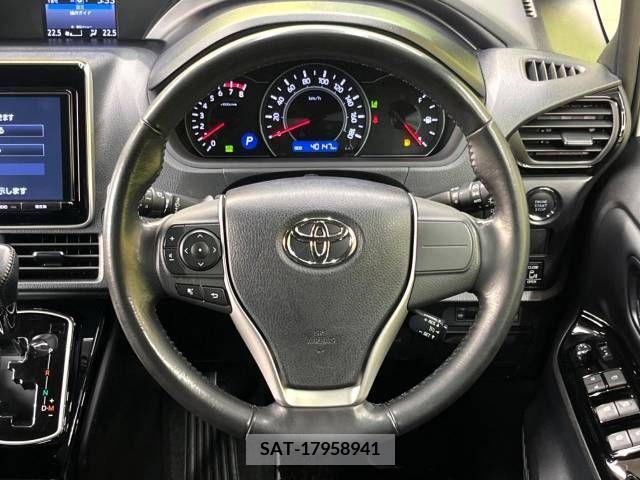 Toyota NOAH 2018-03 238810-12