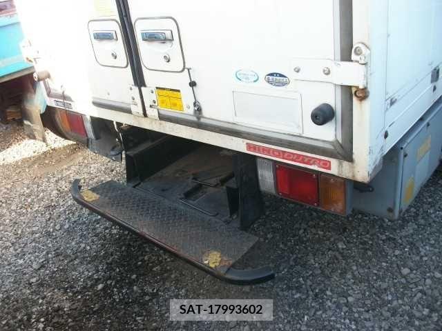 Hino DUTRO 2003-12 320352-12