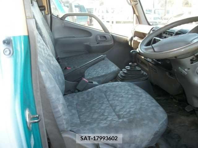 Hino DUTRO 2003-12 320352-11
