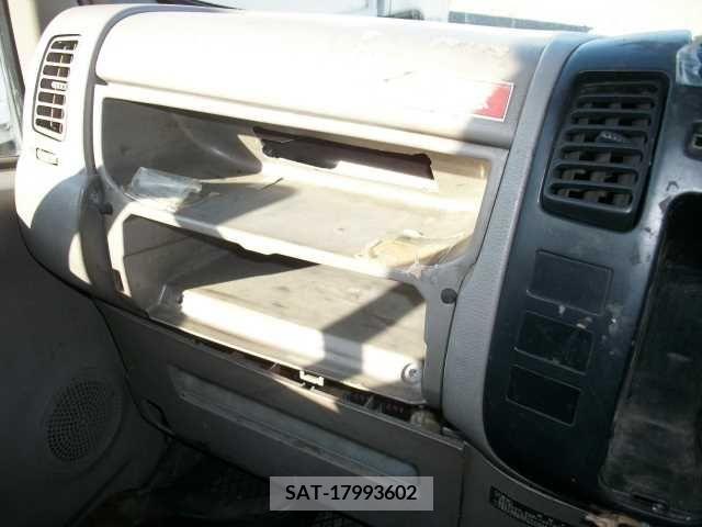 Hino DUTRO 2003-12 320352-9