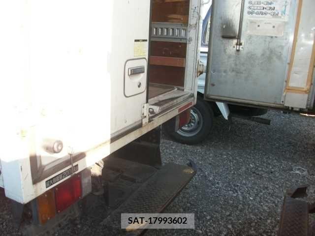 Hino DUTRO 2003-12 320352-15