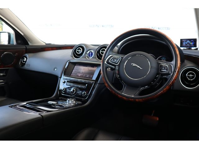 Jaguar XJ SERIES 2014-08 11935-11