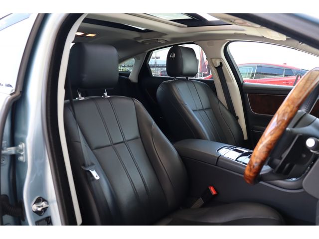 Jaguar XJ SERIES 2014-08 11935-10