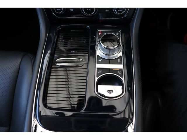 Jaguar XJ SERIES 2014-08 11935-18