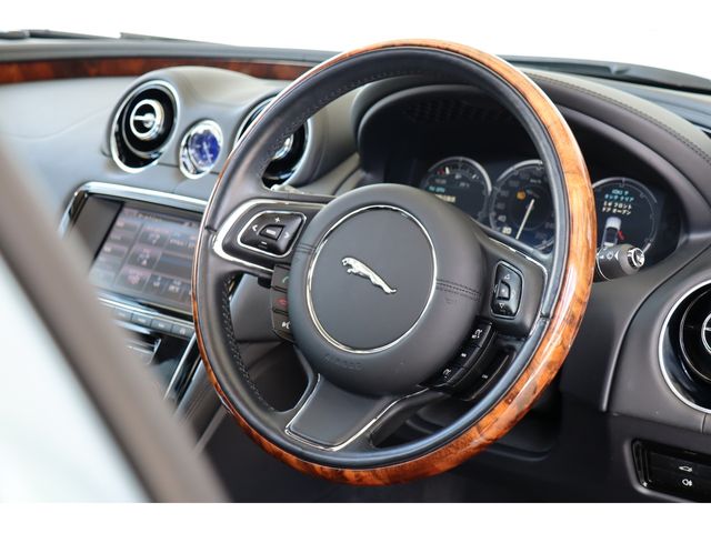 Jaguar XJ SERIES 2014-08 11935-9