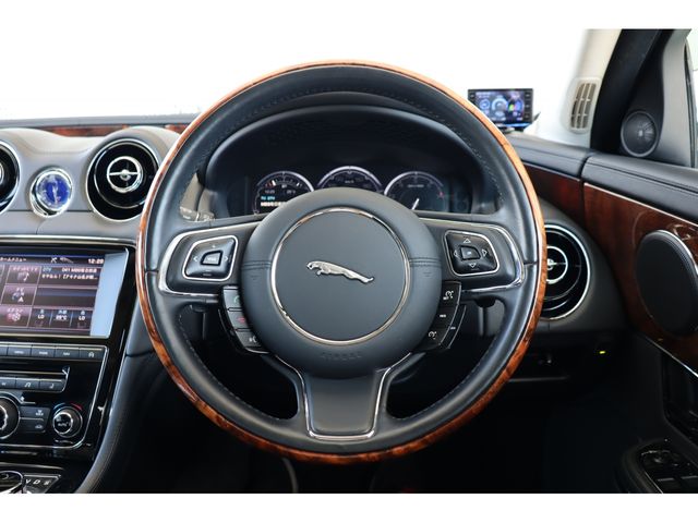 Jaguar XJ SERIES 2014-08 11935-12