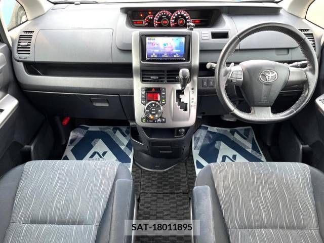 Toyota VOXY 2012-07 289211-1