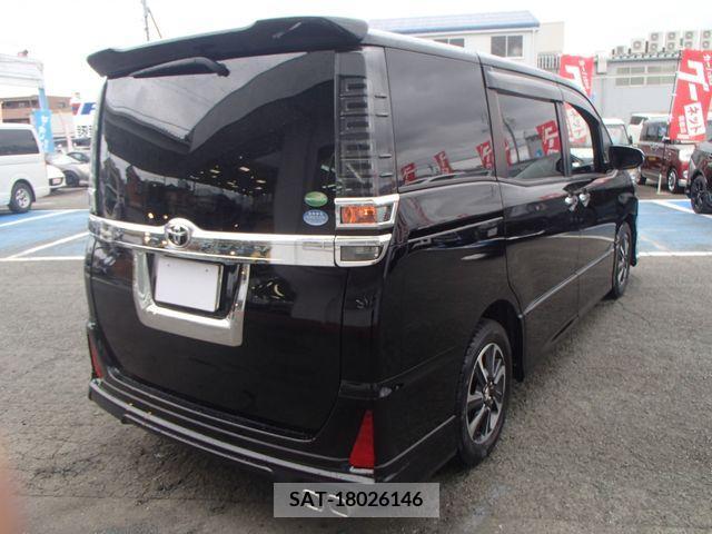 Toyota VOXY 2018-03 321570-1