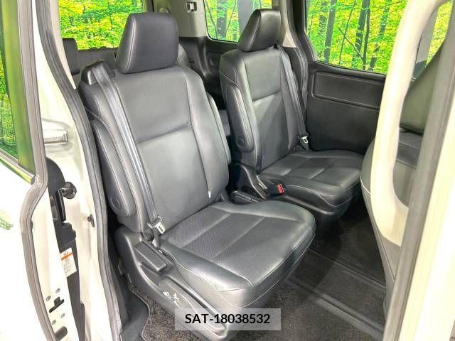 Toyota ESQUIRE 2015-06 337801-9