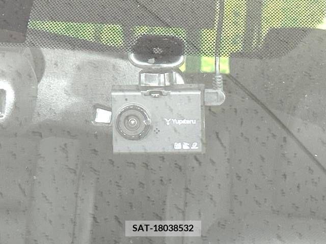 Toyota ESQUIRE 2015-06 337801-6