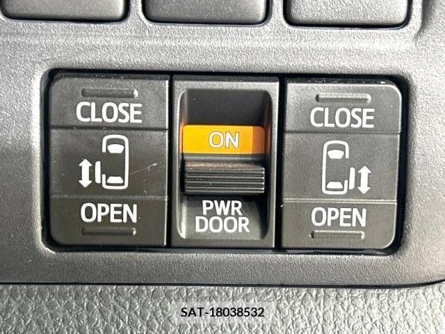 Toyota ESQUIRE 2015-06 337801-3