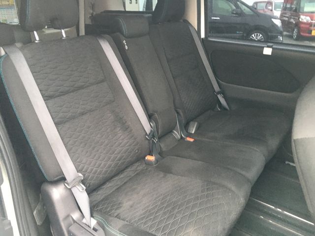 Nissan SERENA 2017-04 23051-9