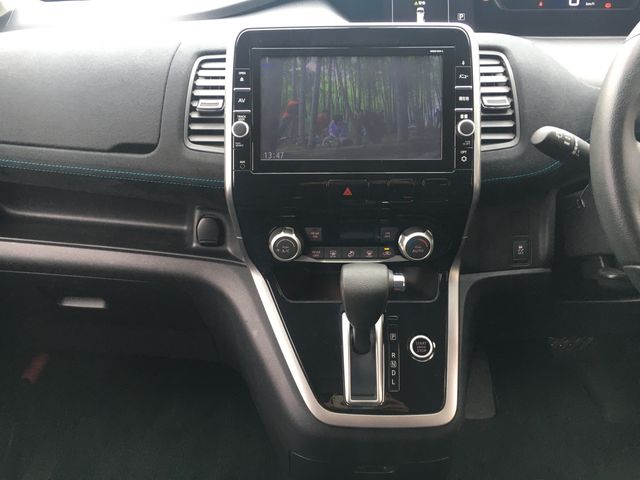 Nissan SERENA 2017-04 23051-6