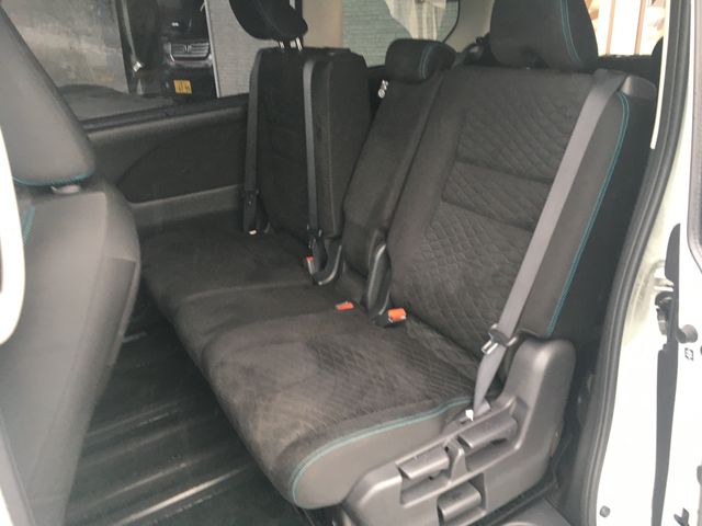 Nissan SERENA 2017-04 23051-12
