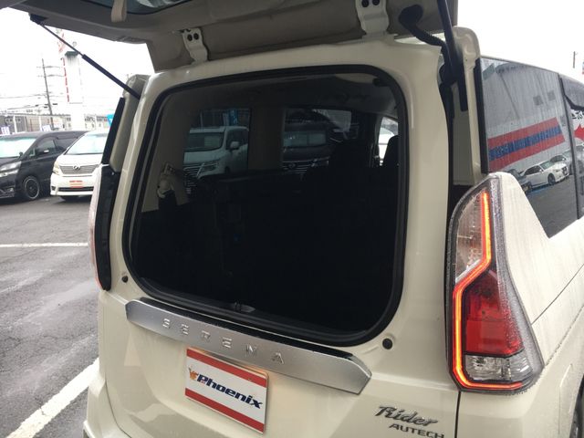 Nissan SERENA 2017-04 23051-18