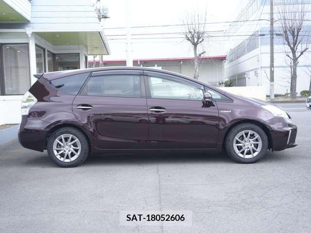 Toyota PRIUS ALPHA 2013-11 381883-11