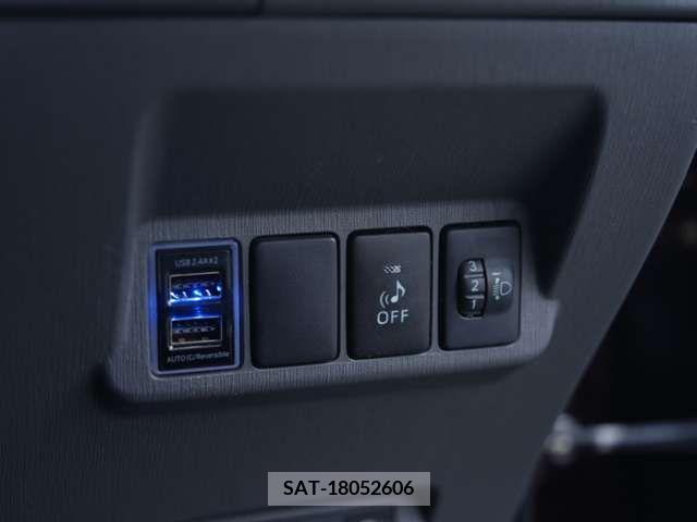 Toyota PRIUS ALPHA 2013-11 381883-19