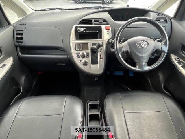 Toyota RACTIS 2010-03 313653-1