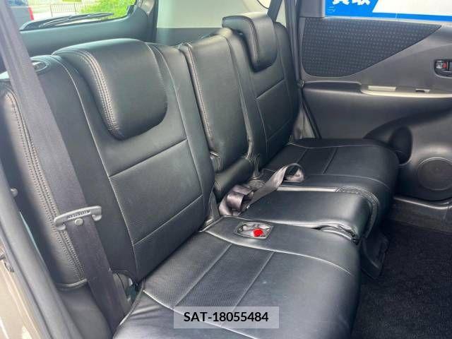 Toyota RACTIS 2010-03 313653-9