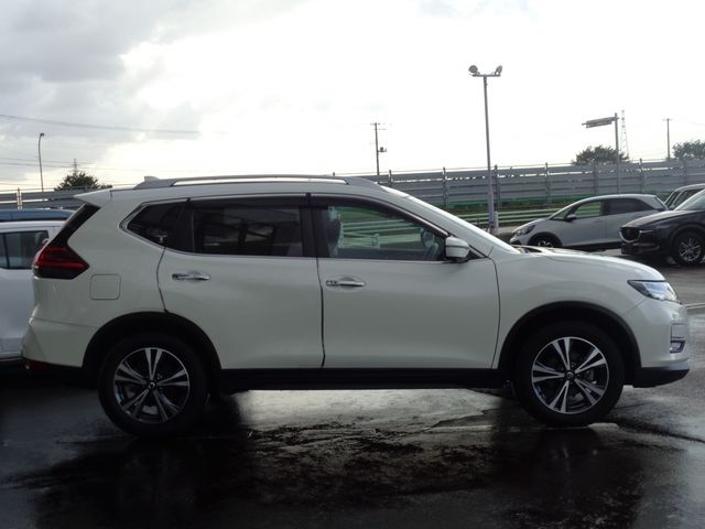 Nissan X-TRAIL 2018-05 9572-4