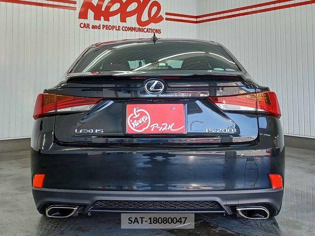 Lexus IS 2017-02 300010-2