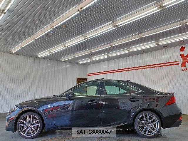 Lexus IS 2017-02 300010-5