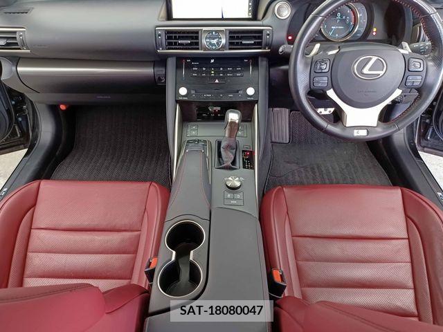 Lexus IS 2017-02 300010-11