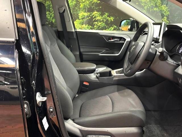 Toyota RAV4 2023-05 13976-8