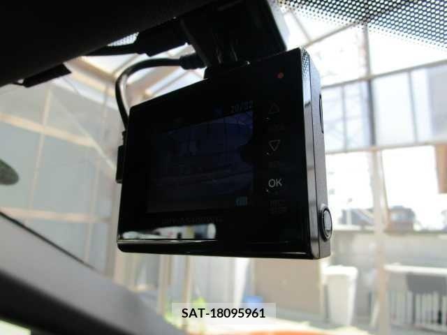 Renault MEGANE 2019-06 342489-13