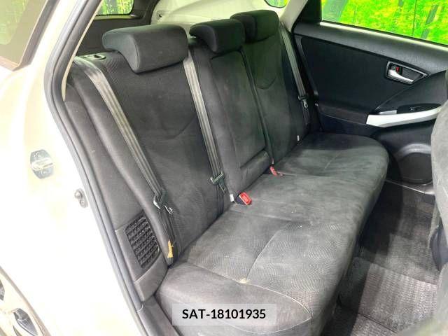 Toyota PRIUS 2013-11 376758-9