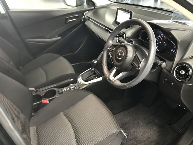 Mazda DEMIO 2017-09 21612-1