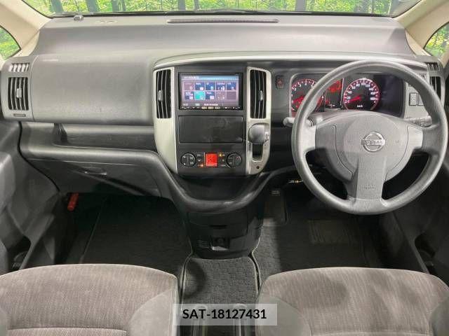 Nissan SERENA 2010-01 367796-1