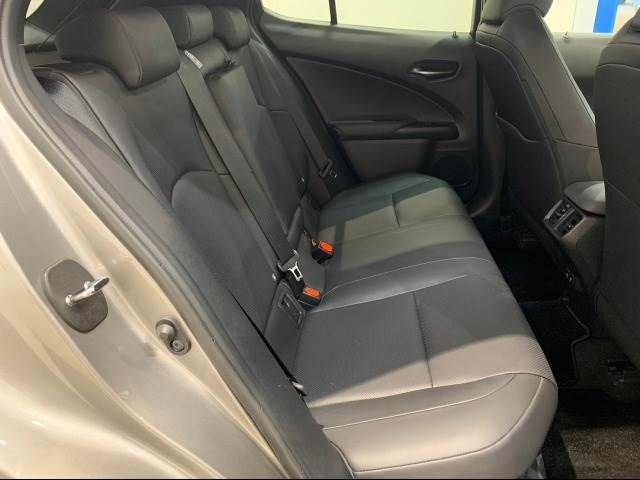 Lexus UX 2019-02 10200-5