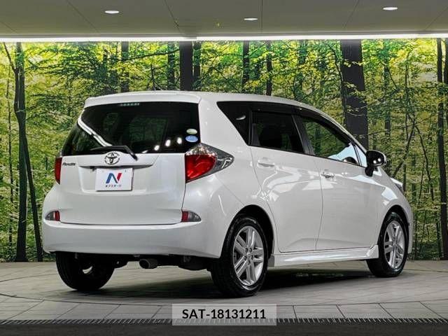 Toyota RACTIS 2011-10 382615-17