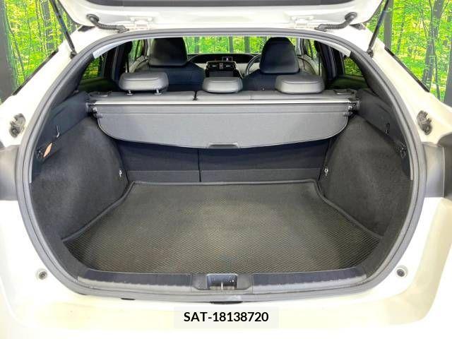 Toyota PRIUS 2016-01 221433-10