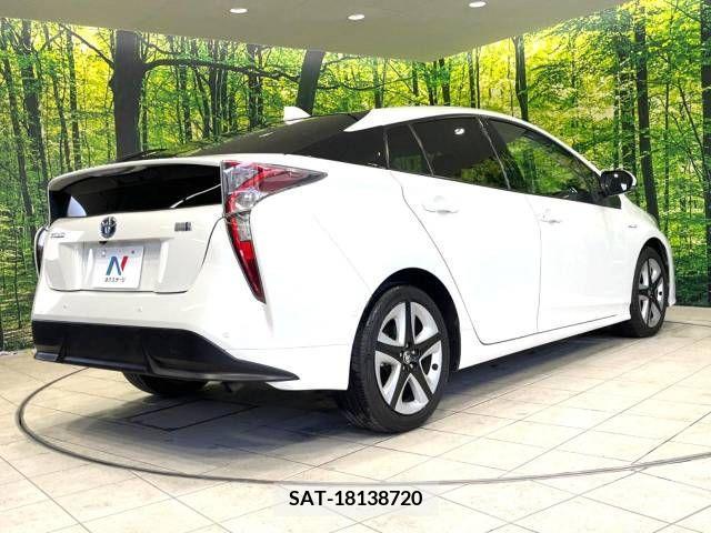 Toyota PRIUS 2016-01 221433-17