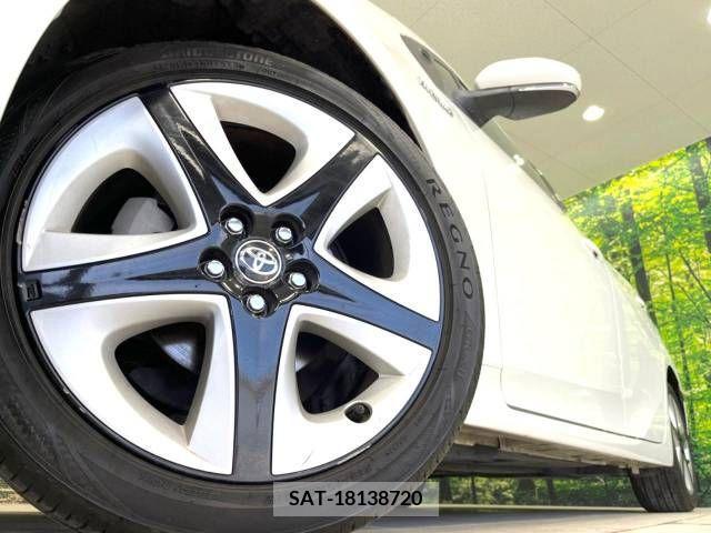Toyota PRIUS 2016-01 221433-13