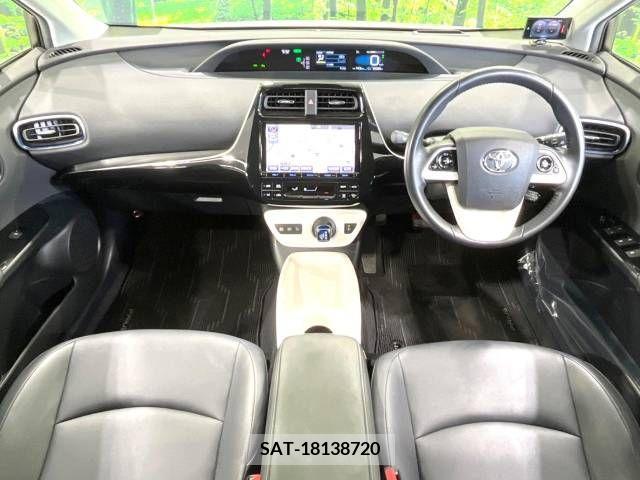 Toyota PRIUS 2016-01 221433-1