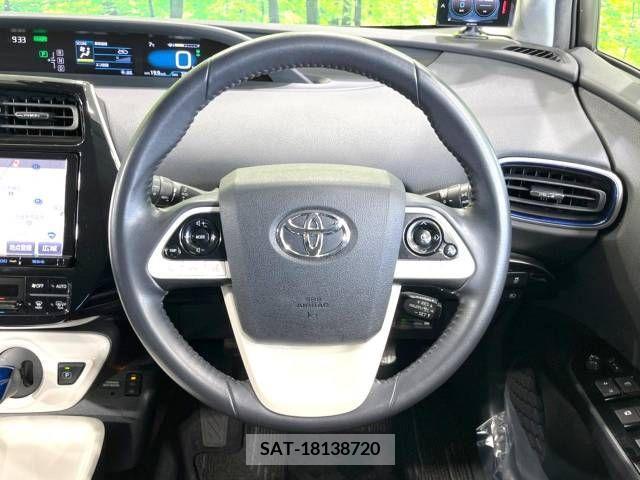 Toyota PRIUS 2016-01 221433-11