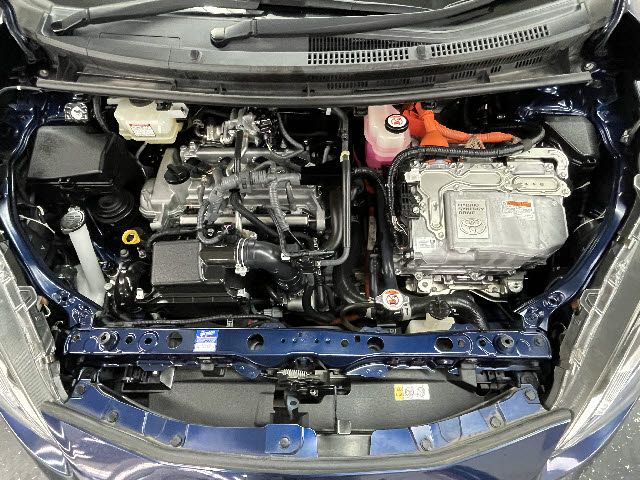 Toyota AQUA 2019-03 195320-27
