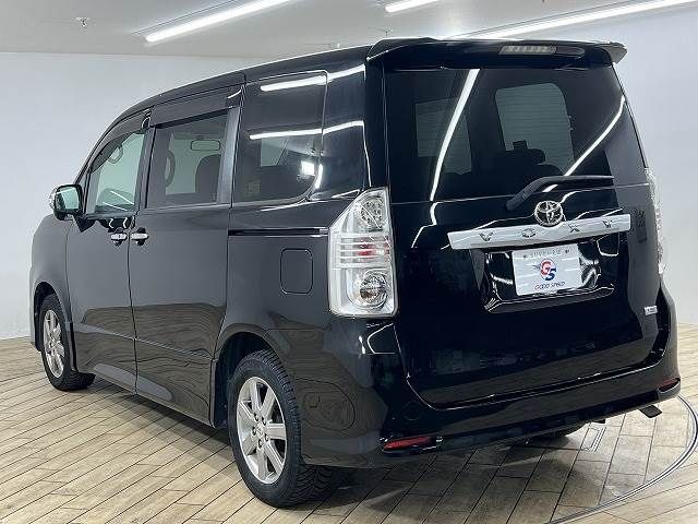 Toyota VOXY 2008-11 181198-16