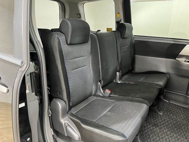 Toyota VOXY 2008-11 181198-5