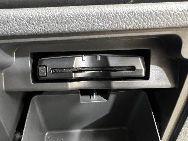 Toyota VOXY 2008-11 181198-8