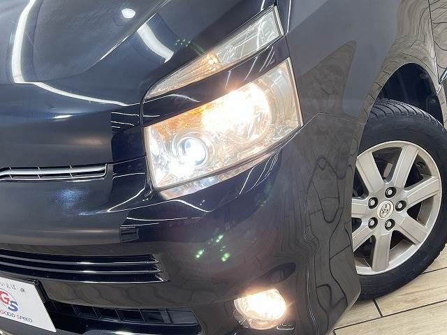 Toyota VOXY 2008-11 181198-19