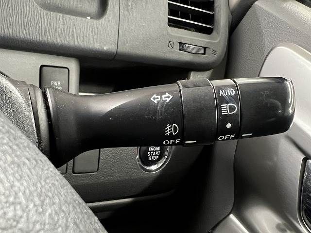 Toyota VOXY 2008-11 181198-7