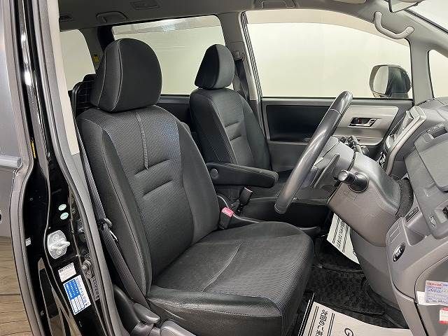 Toyota VOXY 2008-11 181198-4